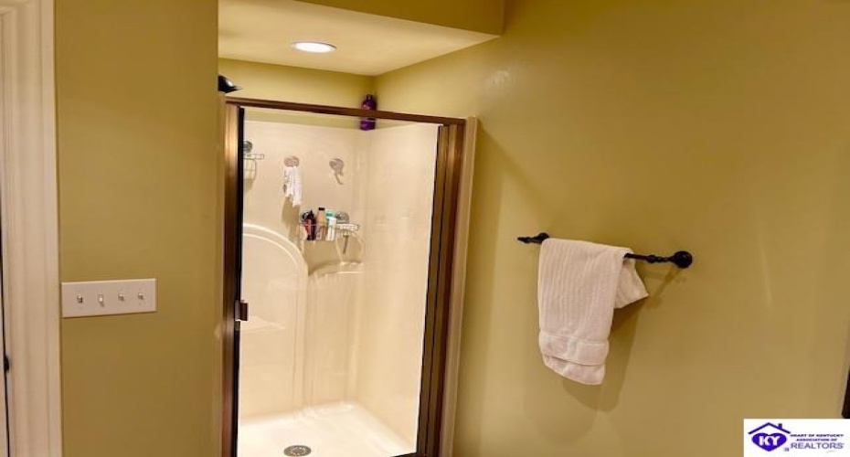 Fairway Drive, Campbellsville, Kentucky 42718, ,4 BathroomsBathrooms,For Sale,Fairway Drive,HK24003965