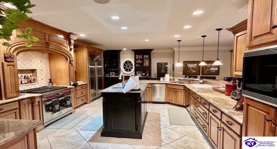 Fairway Drive, Campbellsville, Kentucky 42718, ,4 BathroomsBathrooms,For Sale,Fairway Drive,HK24003965