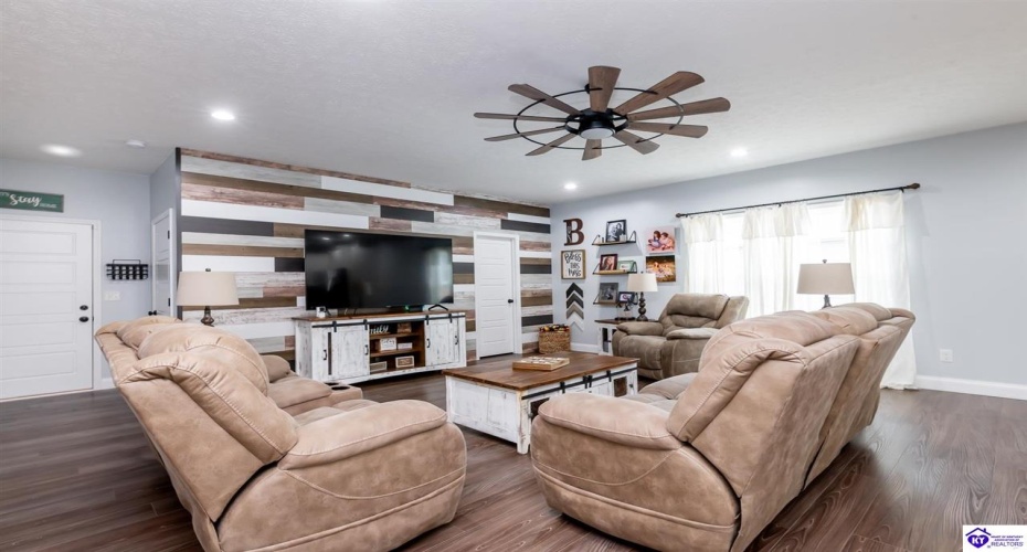 Turner Court, Vine Grove, Kentucky 40175, ,4 BathroomsBathrooms,For Sale,Turner Court,HK24003966