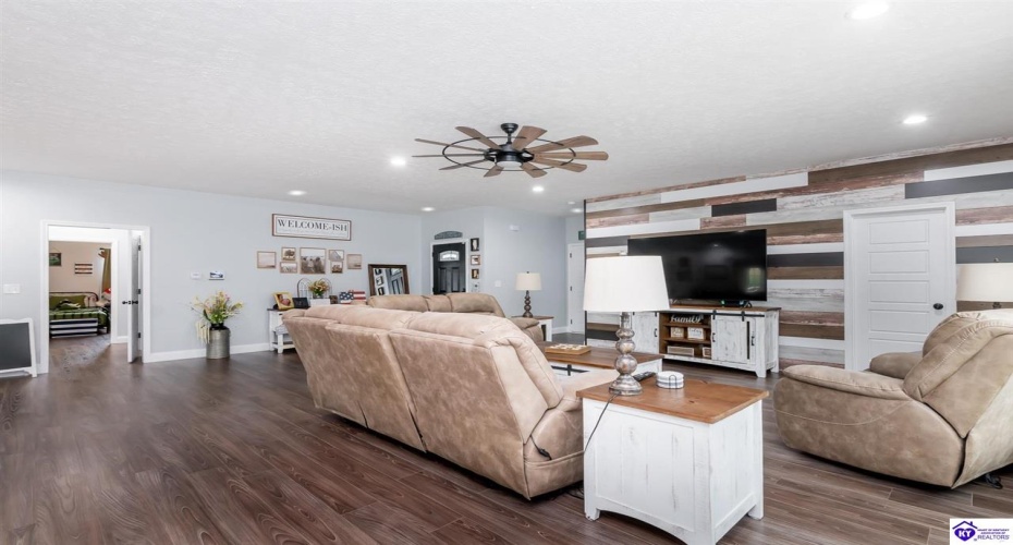 Turner Court, Vine Grove, Kentucky 40175, ,4 BathroomsBathrooms,For Sale,Turner Court,HK24003966