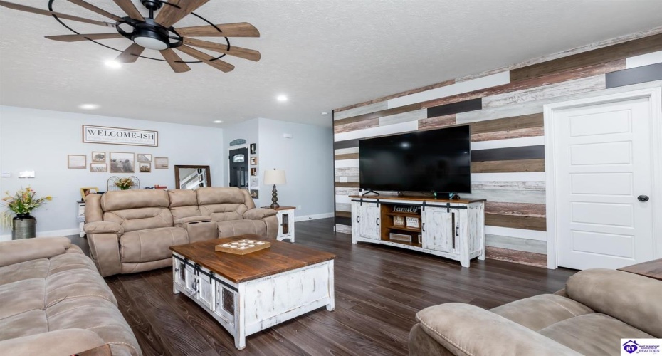 Turner Court, Vine Grove, Kentucky 40175, ,4 BathroomsBathrooms,For Sale,Turner Court,HK24003966