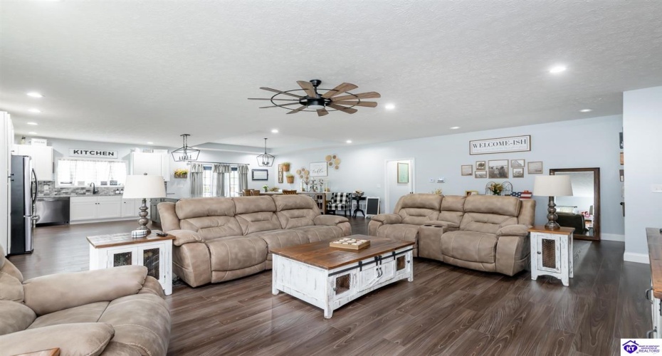 Turner Court, Vine Grove, Kentucky 40175, ,4 BathroomsBathrooms,For Sale,Turner Court,HK24003966