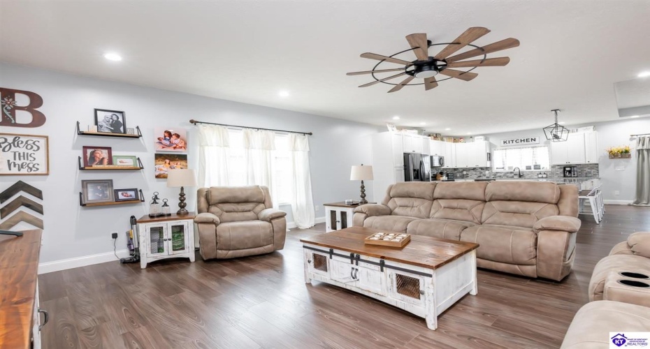 Turner Court, Vine Grove, Kentucky 40175, ,4 BathroomsBathrooms,For Sale,Turner Court,HK24003966