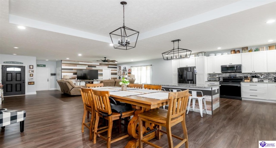 Turner Court, Vine Grove, Kentucky 40175, ,4 BathroomsBathrooms,For Sale,Turner Court,HK24003966