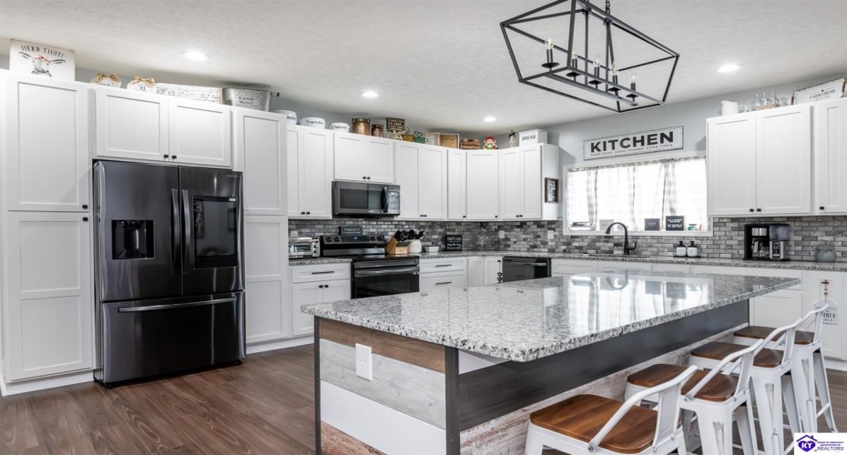 Turner Court, Vine Grove, Kentucky 40175, ,4 BathroomsBathrooms,For Sale,Turner Court,HK24003966