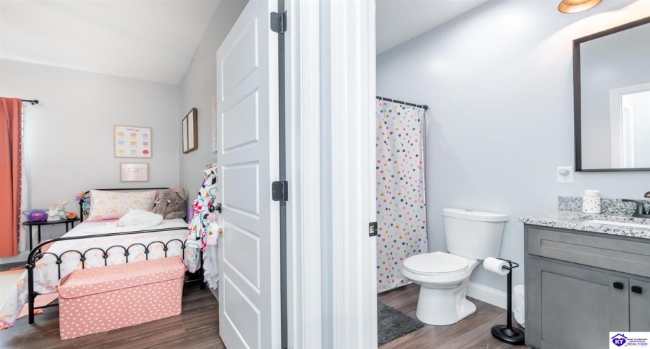 Turner Court, Vine Grove, Kentucky 40175, ,4 BathroomsBathrooms,For Sale,Turner Court,HK24003966