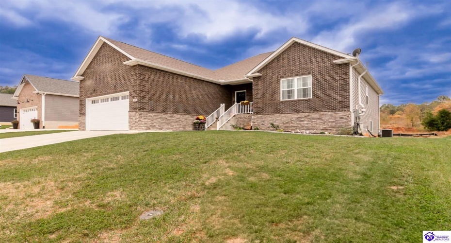 Turner Court, Vine Grove, Kentucky 40175, ,4 BathroomsBathrooms,For Sale,Turner Court,HK24003966