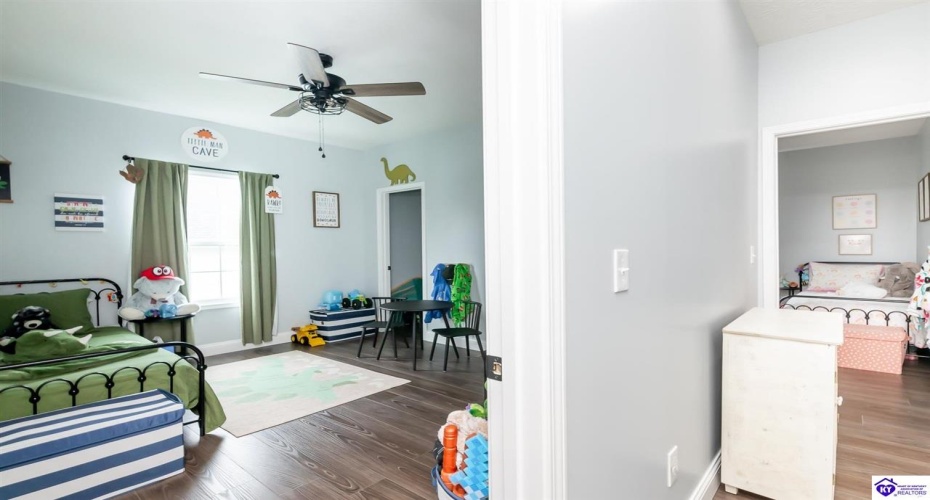 Turner Court, Vine Grove, Kentucky 40175, ,4 BathroomsBathrooms,For Sale,Turner Court,HK24003966