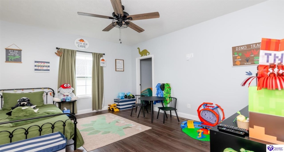 Turner Court, Vine Grove, Kentucky 40175, ,4 BathroomsBathrooms,For Sale,Turner Court,HK24003966