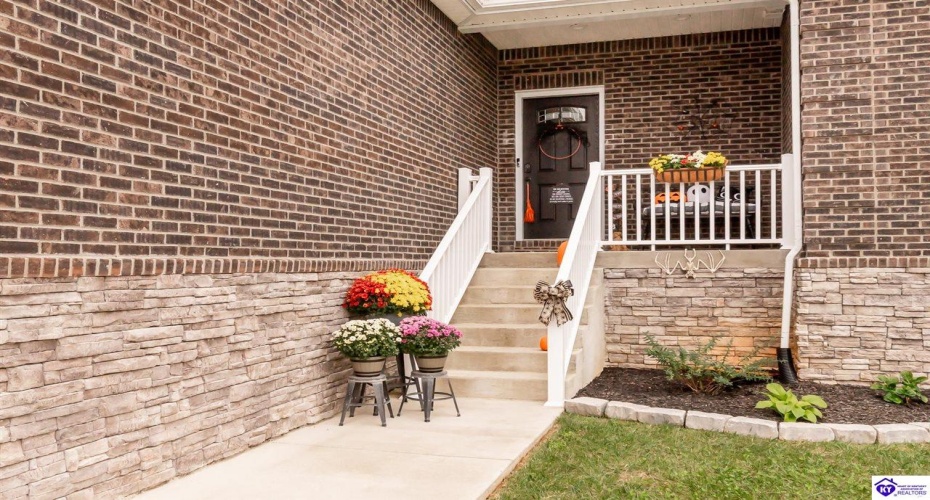 Turner Court, Vine Grove, Kentucky 40175, ,4 BathroomsBathrooms,For Sale,Turner Court,HK24003966