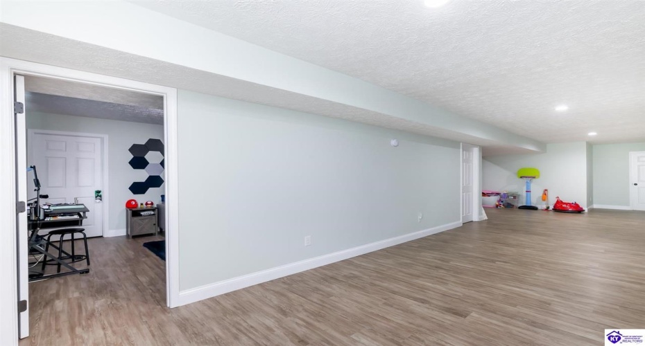 Turner Court, Vine Grove, Kentucky 40175, ,4 BathroomsBathrooms,For Sale,Turner Court,HK24003966