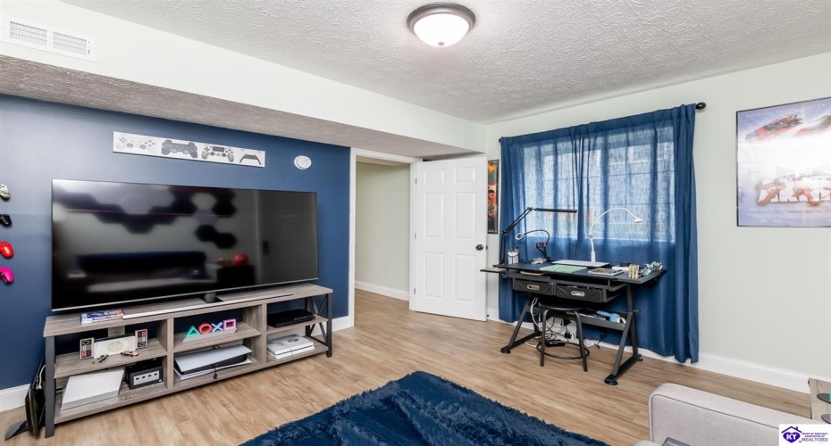 Turner Court, Vine Grove, Kentucky 40175, ,4 BathroomsBathrooms,For Sale,Turner Court,HK24003966