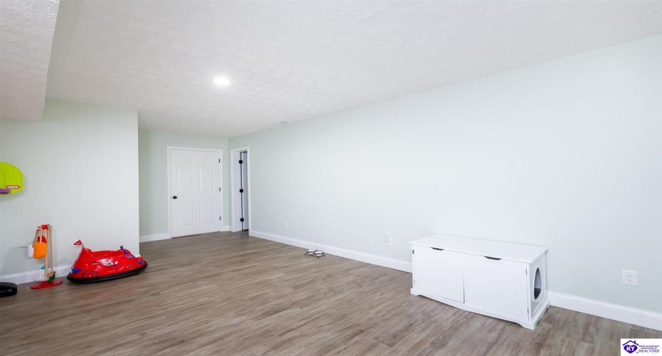 Turner Court, Vine Grove, Kentucky 40175, ,4 BathroomsBathrooms,For Sale,Turner Court,HK24003966