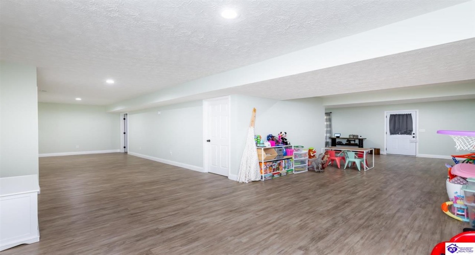 Turner Court, Vine Grove, Kentucky 40175, ,4 BathroomsBathrooms,For Sale,Turner Court,HK24003966