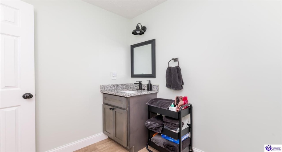 Turner Court, Vine Grove, Kentucky 40175, ,4 BathroomsBathrooms,For Sale,Turner Court,HK24003966