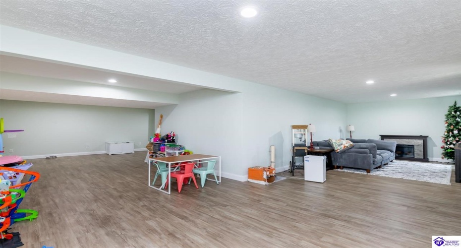 Turner Court, Vine Grove, Kentucky 40175, ,4 BathroomsBathrooms,For Sale,Turner Court,HK24003966