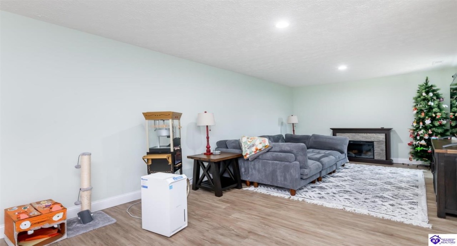 Turner Court, Vine Grove, Kentucky 40175, ,4 BathroomsBathrooms,For Sale,Turner Court,HK24003966