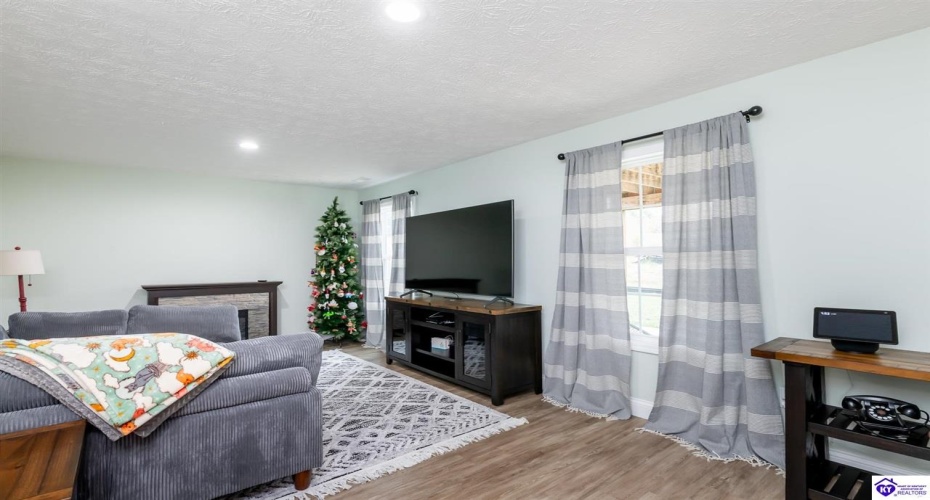 Turner Court, Vine Grove, Kentucky 40175, ,4 BathroomsBathrooms,For Sale,Turner Court,HK24003966