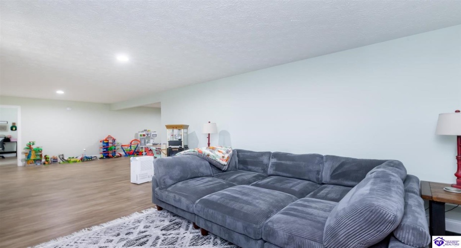 Turner Court, Vine Grove, Kentucky 40175, ,4 BathroomsBathrooms,For Sale,Turner Court,HK24003966