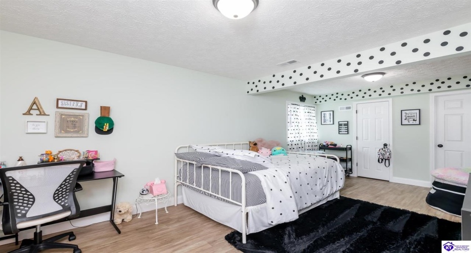 Turner Court, Vine Grove, Kentucky 40175, ,4 BathroomsBathrooms,For Sale,Turner Court,HK24003966