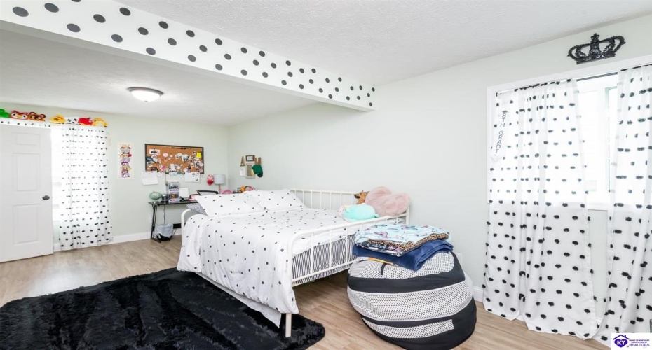 Turner Court, Vine Grove, Kentucky 40175, ,4 BathroomsBathrooms,For Sale,Turner Court,HK24003966