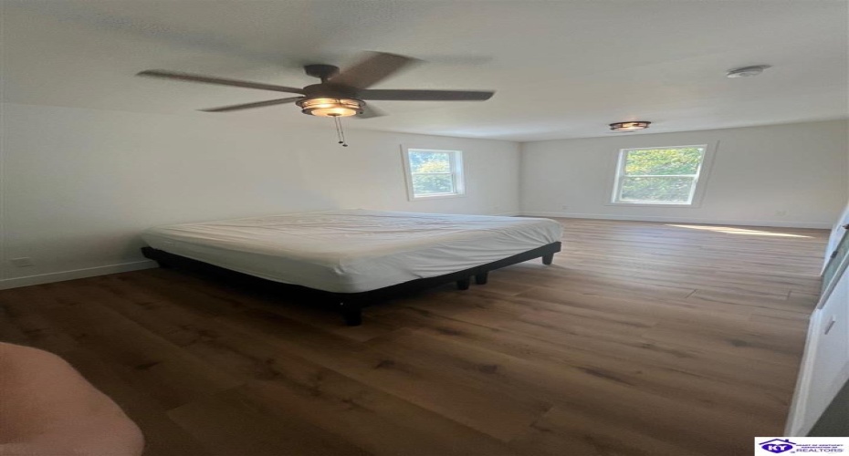 Hill Street, Vine Grove, Kentucky 40175-9417, ,3 BathroomsBathrooms,For Sale,Hill Street,HK24003967