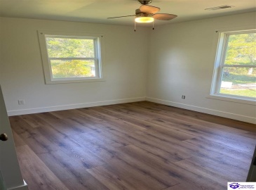 Hill Street, Vine Grove, Kentucky 40175-9417, ,3 BathroomsBathrooms,For Sale,Hill Street,HK24003967