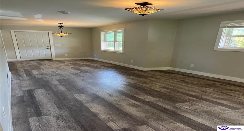 Hill Street, Vine Grove, Kentucky 40175-9417, ,3 BathroomsBathrooms,For Sale,Hill Street,HK24003967