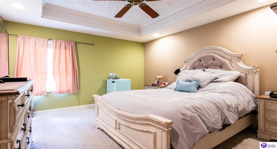 Evening Star Drive, Louisville, Kentucky 40272, ,3 BathroomsBathrooms,For Sale,Evening Star Drive,HK24003974