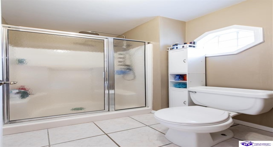 Evening Star Drive, Louisville, Kentucky 40272, ,3 BathroomsBathrooms,For Sale,Evening Star Drive,HK24003974