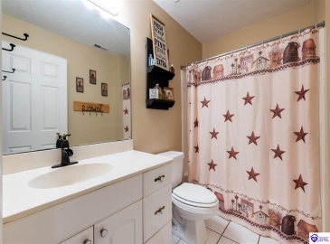 Evening Star Drive, Louisville, Kentucky 40272, ,3 BathroomsBathrooms,For Sale,Evening Star Drive,HK24003974 Evening Star Drive, Louisville, Kentucky 40272, ,3 BathroomsBathrooms,For Sale,Evening Star Drive,HK24003974