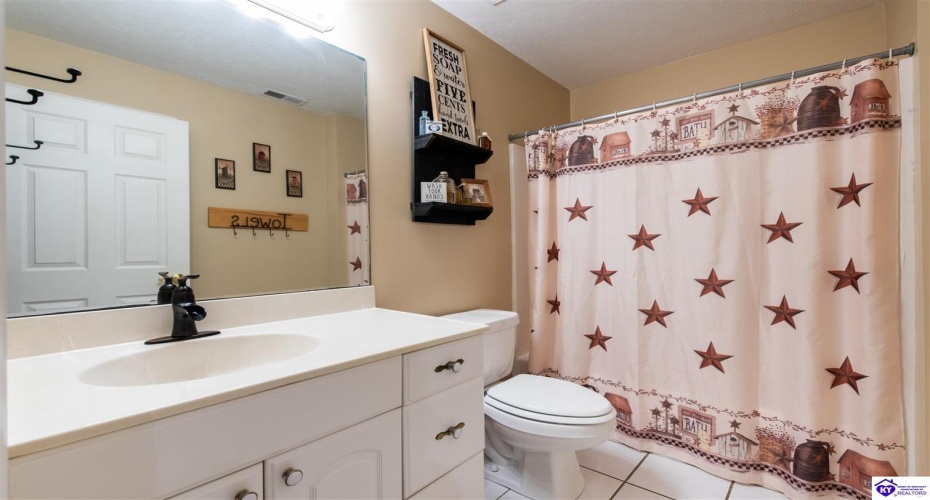 Evening Star Drive, Louisville, Kentucky 40272, ,3 BathroomsBathrooms,For Sale,Evening Star Drive,HK24003974