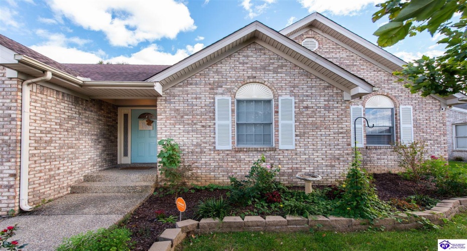 Evening Star Drive, Louisville, Kentucky 40272, ,3 BathroomsBathrooms,For Sale,Evening Star Drive,HK24003974