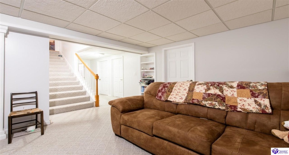 Evening Star Drive, Louisville, Kentucky 40272, ,3 BathroomsBathrooms,For Sale,Evening Star Drive,HK24003974