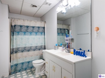 Evening Star Drive, Louisville, Kentucky 40272, ,3 BathroomsBathrooms,For Sale,Evening Star Drive,HK24003974 Evening Star Drive, Louisville, Kentucky 40272, ,3 BathroomsBathrooms,For Sale,Evening Star Drive,HK24003974