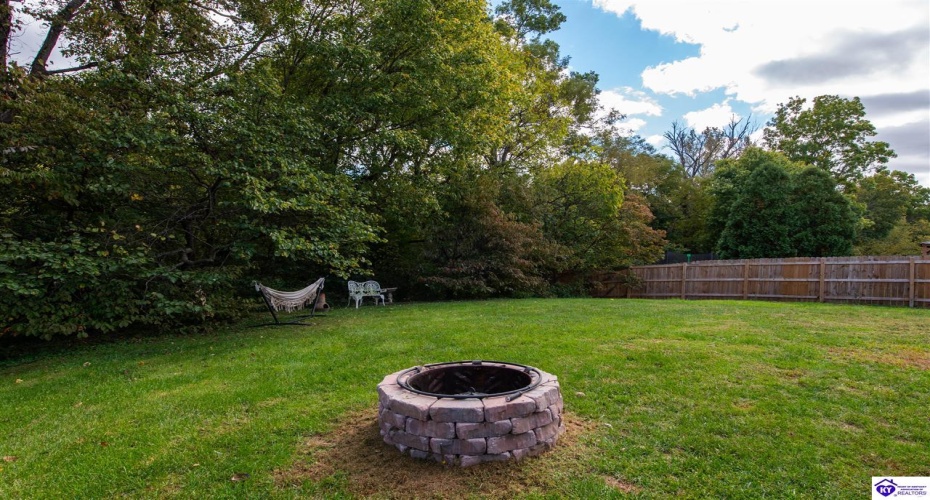 Evening Star Drive, Louisville, Kentucky 40272, ,3 BathroomsBathrooms,For Sale,Evening Star Drive,HK24003974