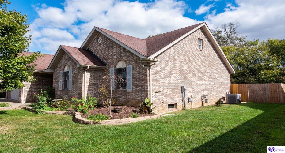 Evening Star Drive, Louisville, Kentucky 40272, ,3 BathroomsBathrooms,For Sale,Evening Star Drive,HK24003974