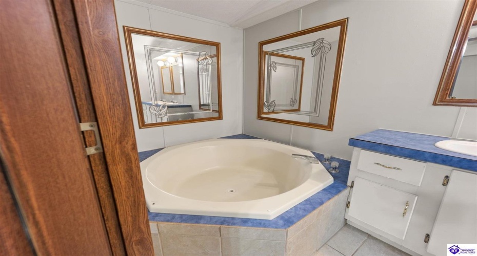 Southland Drive, Radcliff, Kentucky 40160, 3 Bedrooms Bedrooms, ,For Sale,Southland Drive,HK24003983 Southland Drive, Radcliff, Kentucky 40160, 3 Bedrooms Bedrooms, ,For Sale,Southland Drive,HK24003983