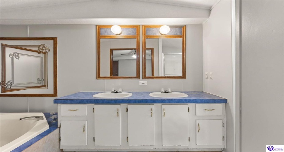 Southland Drive, Radcliff, Kentucky 40160, 3 Bedrooms Bedrooms, ,For Sale,Southland Drive,HK24003983 Southland Drive, Radcliff, Kentucky 40160, 3 Bedrooms Bedrooms, ,For Sale,Southland Drive,HK24003983