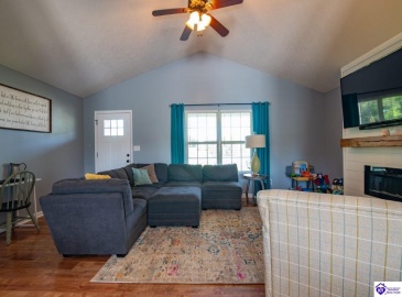 Graceland Trail, Elizabethtown, Kentucky 42701, ,3 BathroomsBathrooms,For Sale,Graceland Trail,HK24003979