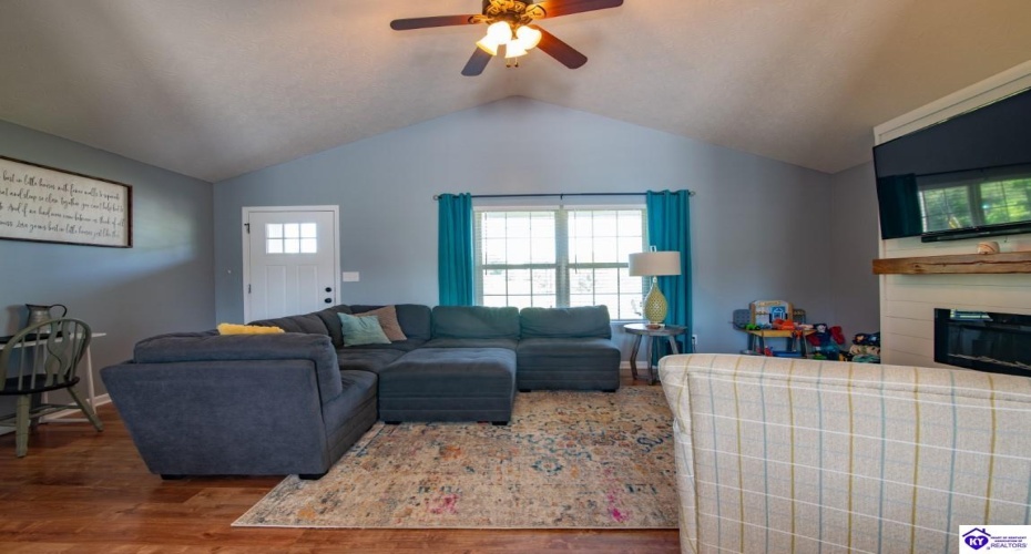 Graceland Trail, Elizabethtown, Kentucky 42701, ,3 BathroomsBathrooms,For Sale,Graceland Trail,HK24003979 Graceland Trail, Elizabethtown, Kentucky 42701, ,3 BathroomsBathrooms,For Sale,Graceland Trail,HK24003979