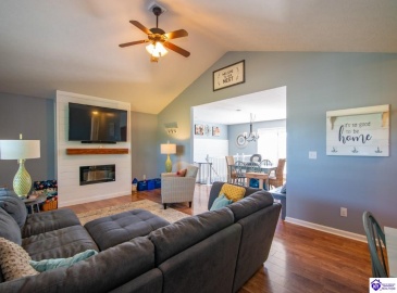 Graceland Trail, Elizabethtown, Kentucky 42701, ,3 BathroomsBathrooms,For Sale,Graceland Trail,HK24003979