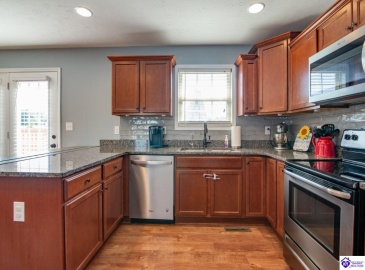 Graceland Trail, Elizabethtown, Kentucky 42701, ,3 BathroomsBathrooms,For Sale,Graceland Trail,HK24003979