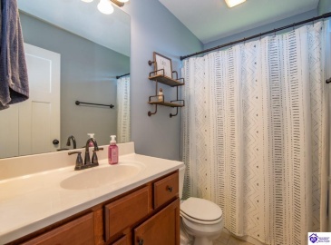 Graceland Trail, Elizabethtown, Kentucky 42701, ,3 BathroomsBathrooms,For Sale,Graceland Trail,HK24003979