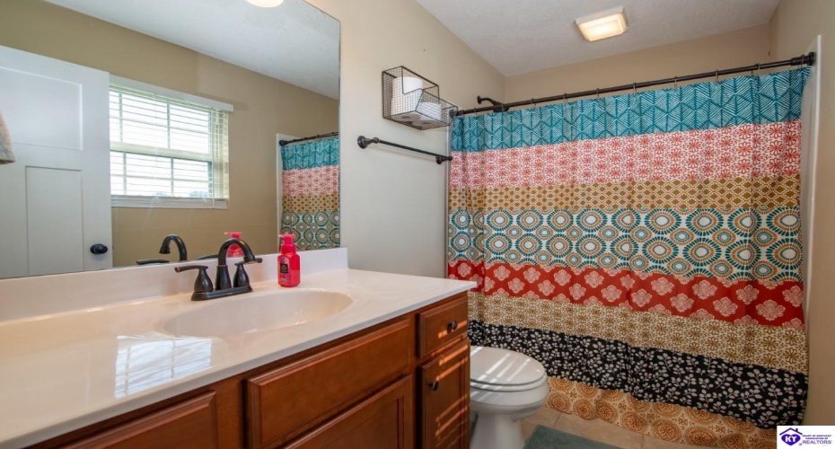 Graceland Trail, Elizabethtown, Kentucky 42701, ,3 BathroomsBathrooms,For Sale,Graceland Trail,HK24003979
