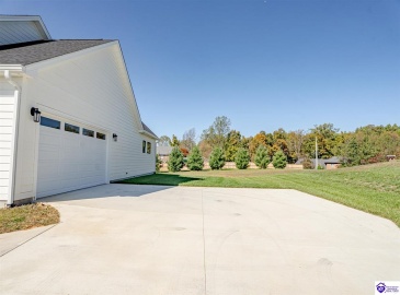 Reelfoot Drive, Elizabethtown, Kentucky 42701, ,2 BathroomsBathrooms,For Sale,Reelfoot Drive,HK24003993