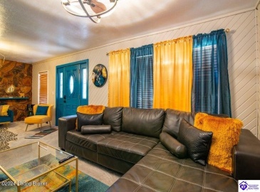 3rd Street, Louisville, Kentucky 40214, ,2 BathroomsBathrooms,For Sale,3rd Street,HK24004001