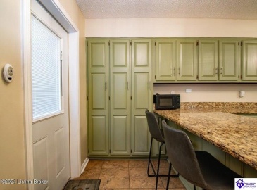 3rd Street, Louisville, Kentucky 40214, ,2 BathroomsBathrooms,For Sale,3rd Street,HK24004001