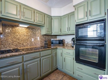 3rd Street, Louisville, Kentucky 40214, ,2 BathroomsBathrooms,For Sale,3rd Street,HK24004001