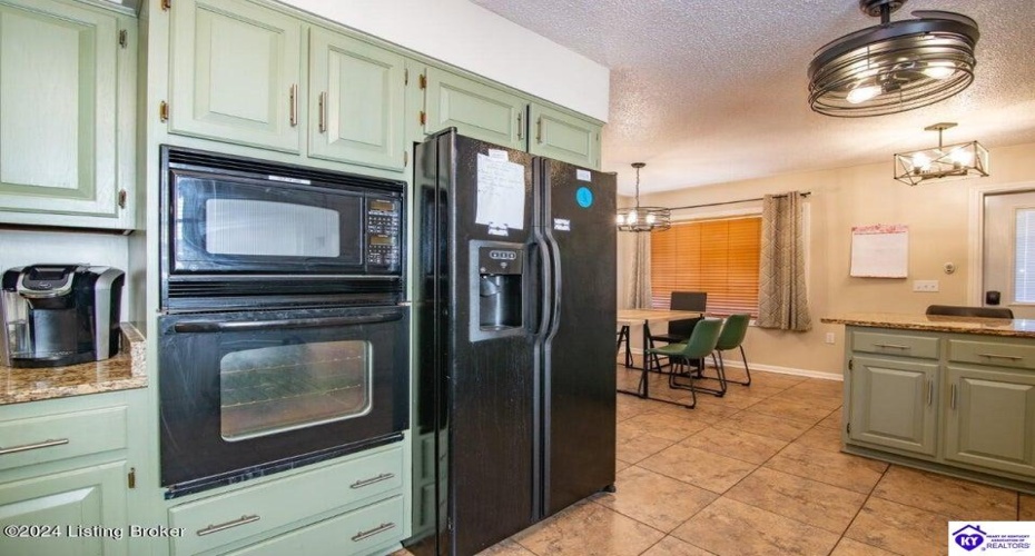 3rd Street, Louisville, Kentucky 40214, ,2 BathroomsBathrooms,For Sale,3rd Street,HK24004001 3rd Street, Louisville, Kentucky 40214, ,2 BathroomsBathrooms,For Sale,3rd Street,HK24004001